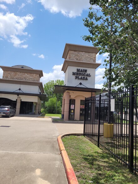 More Photos Of 10019 Main St, Houston Office For Lease