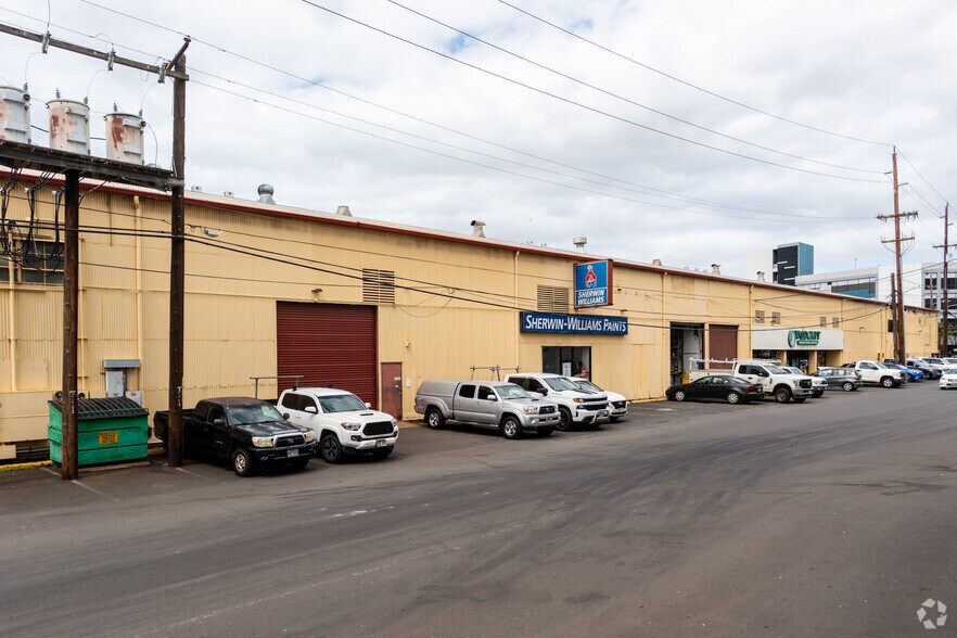 More Photos Of 1311 Kalani St, Honolulu Warehouse For Lease