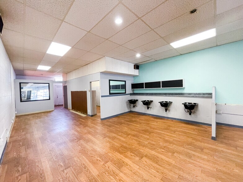 More Photos Of 100 N Ashwood Ave, Ventura General Retail For Sale