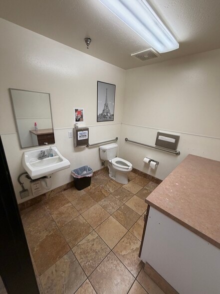 More Photos Of 4300-4308 Resnik Ct, Bakersfield Distribution For Lease