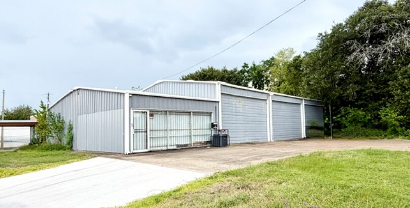 Primary Photo Of 408 Pasadena Blvd, Pasadena Service For Sale