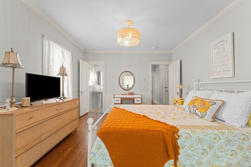 More Photos Of 500 S 2nd St, Branson Specialty For Sale
