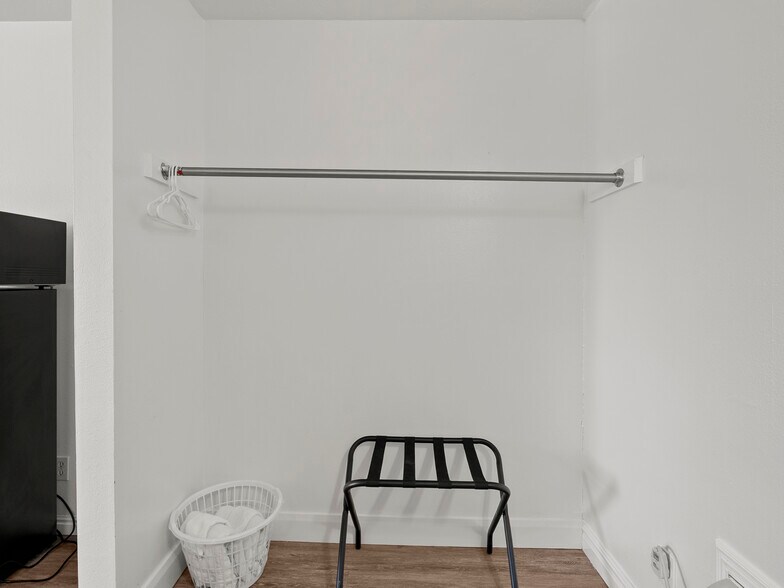 More Photos Of 307 S Main St, Huntington Hotel For Sale