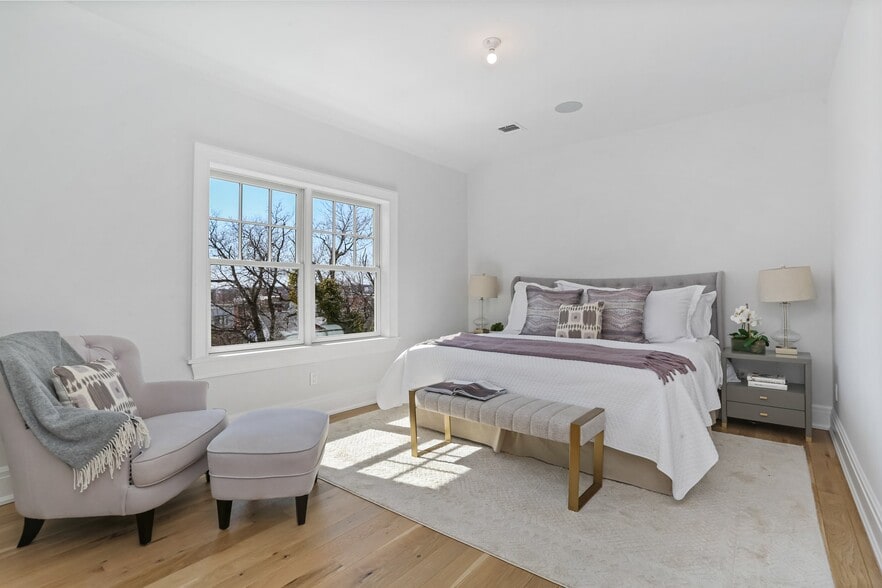 More Photos Of 25 Henry St, Greenwich Apartments For Sale