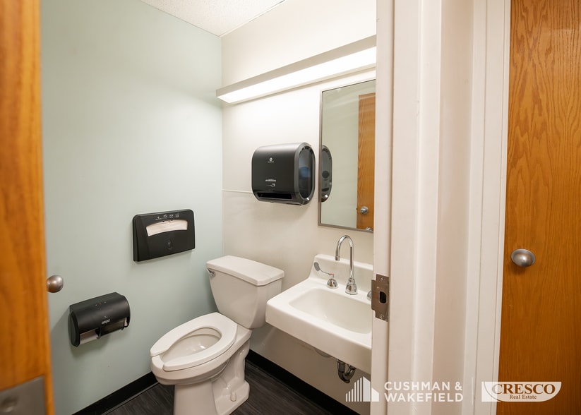 More Photos Of 2323 Lee Rd, Cleveland Heights Medical For Lease