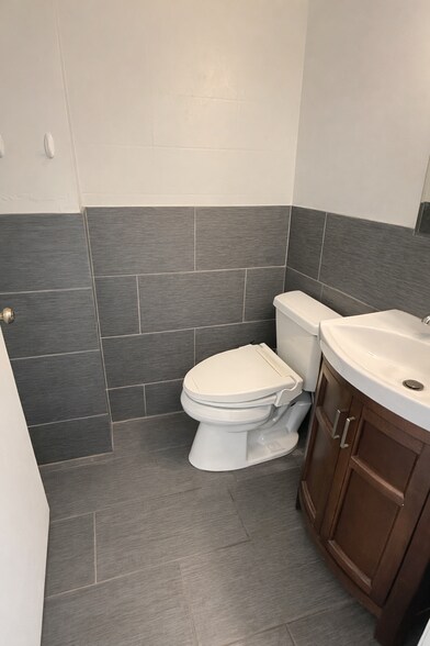 More Photos Of 401 Hookahi St, Wailuku Warehouse For Sale