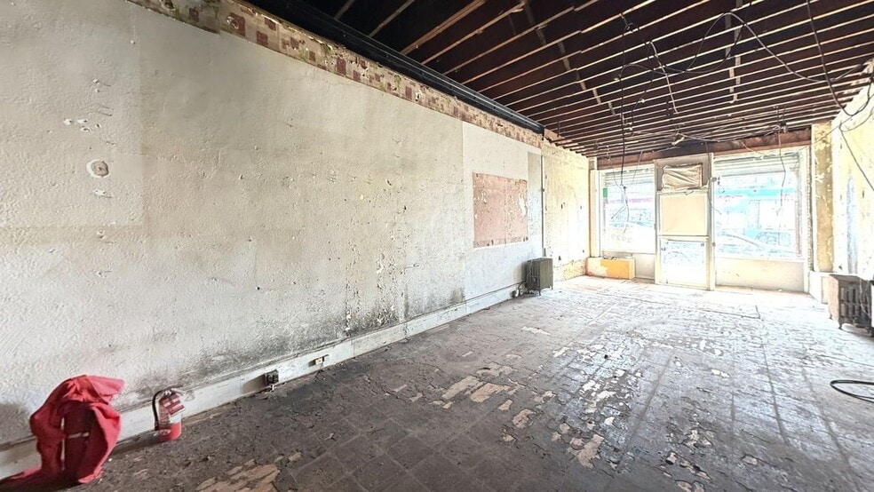 More Photos Of 188 Beach 116th St, Far Rockaway Storefront For Lease