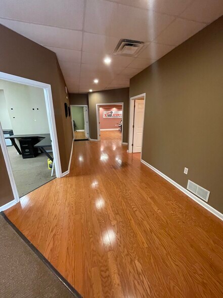 More Photos Of 27 Gary St, Carnegie Light Distribution For Lease