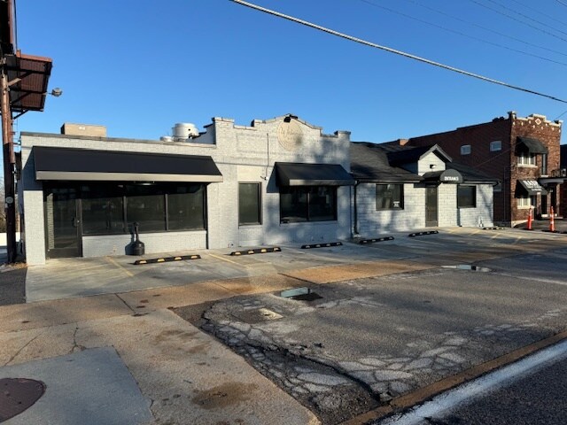 More Photos Of 8713 Gravois Rd, Saint Louis Restaurant For Lease