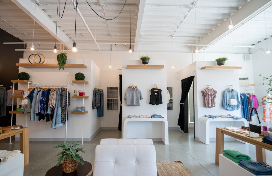 More Photos Of 1450 SW Vintage Pky, Ankeny General Retail For Sale