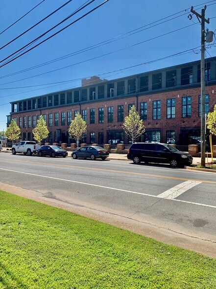 More Photos Of 85 E Catawba St, Belmont Office For Lease