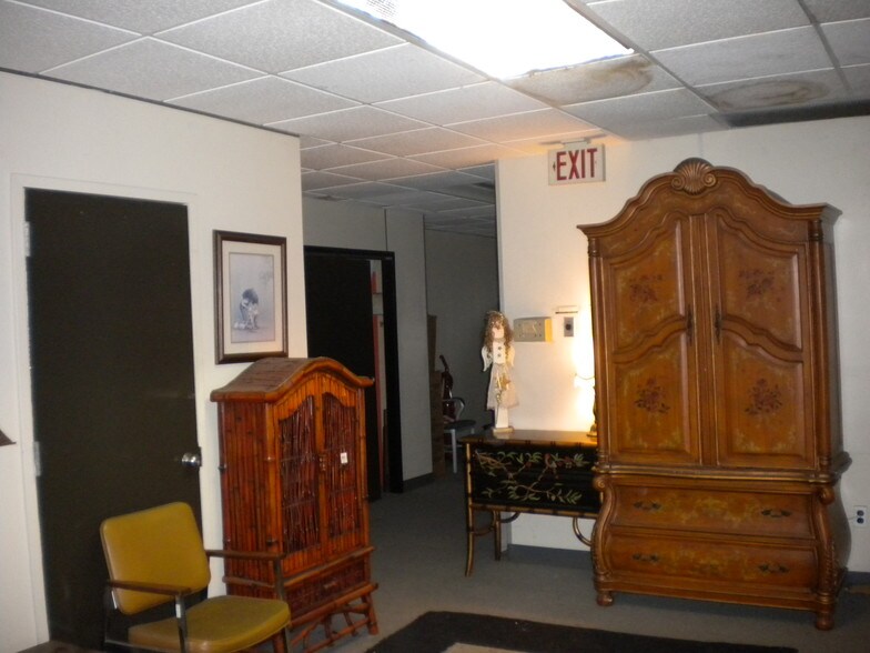 More Photos Of 802-812 N Easton Rd, Doylestown Storefront For Sale