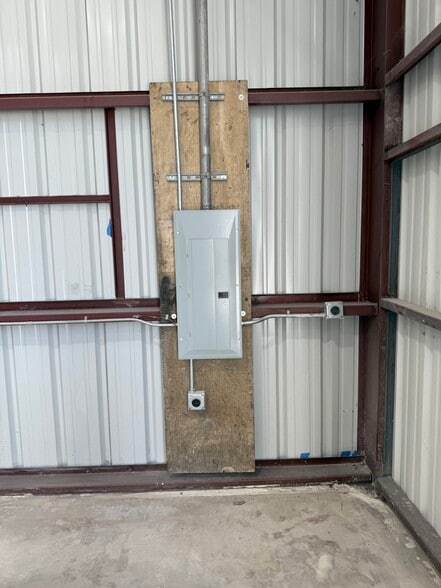 More Photos Of 6929 Calhoun Rd, Houston Unknown For Lease