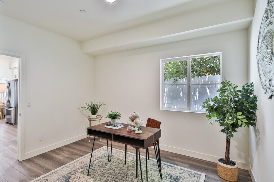 More Photos Of 6836 Whitman Ave, Van Nuys Multifamily For Sale