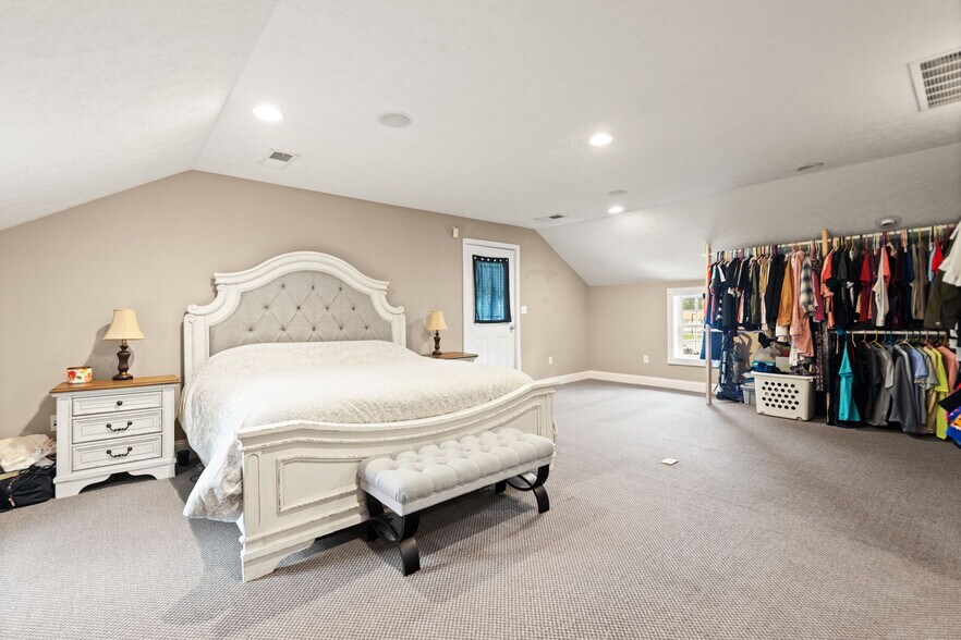 More Photos Of 4418 Main St, Clay City Flex For Sale