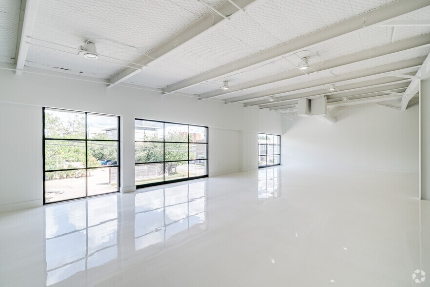 More Photos Of 3330 Audley St, Houston Storefront Retail Office For Sale