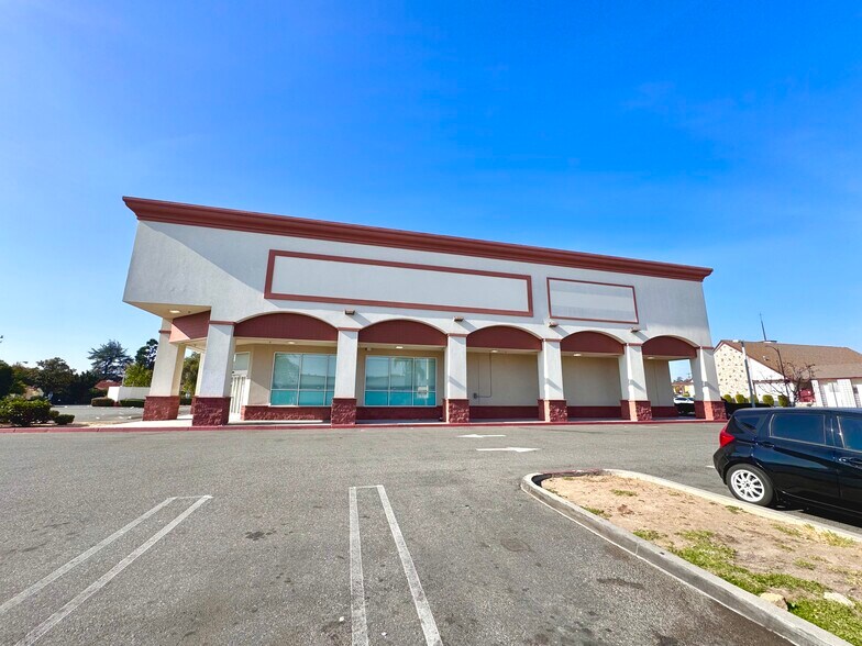 More Photos Of 9952 Las Tunas Dr, Temple City Drugstore For Lease