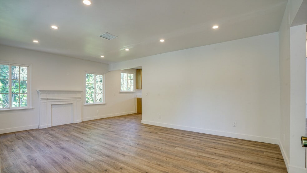 More Photos Of 6112-6114 Saturn St, Los Angeles Apartments For Sale