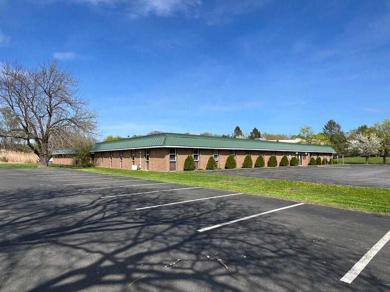 Primary Photo Of 4 Avis Dr, Latham Medical For Sale