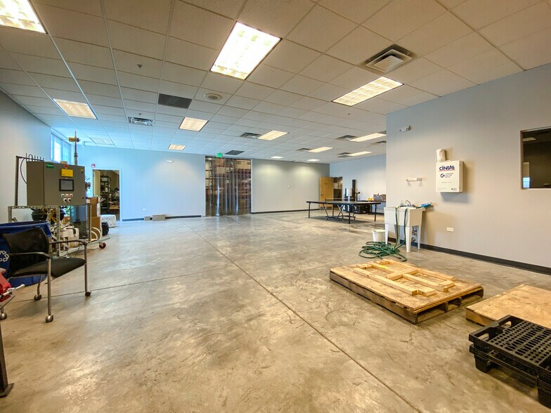 More Photos Of 8022 Southpark Cir, Littleton Flex For Sale