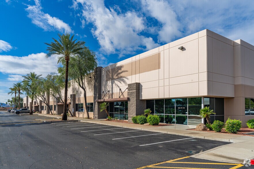 More Photos Of 950 W Behrend Dr, Phoenix Unknown For Lease
