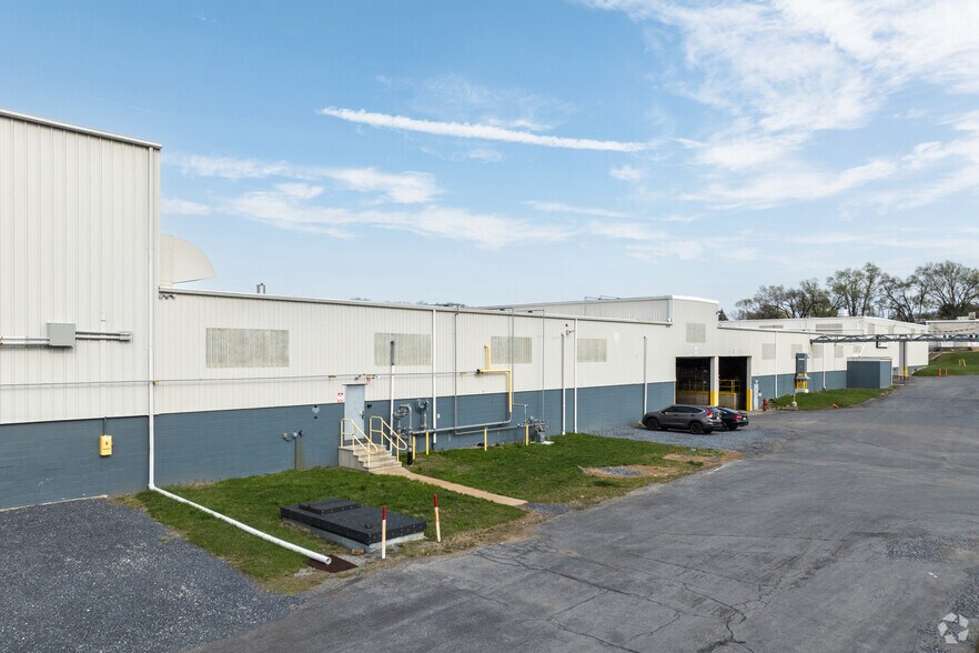 More Photos Of 3145 Shillington Rd, Reading Warehouse For Lease