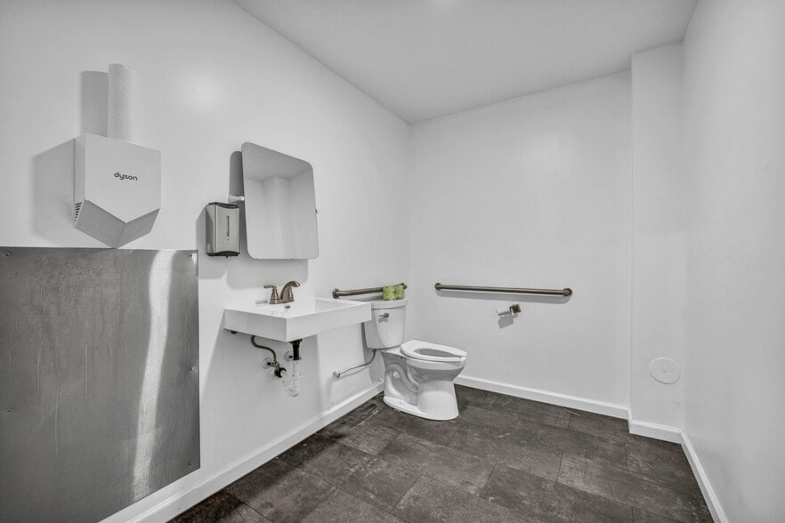 More Photos Of 9431 Mentor Ave, Mentor Freestanding For Sale