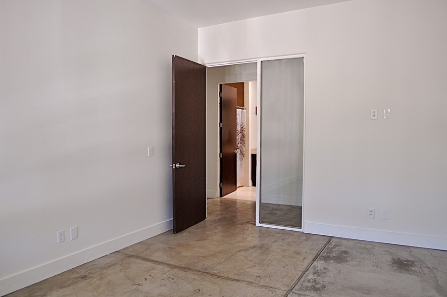 More Photos Of 7494 Santa Monica Blvd, West Hollywood Office For Lease