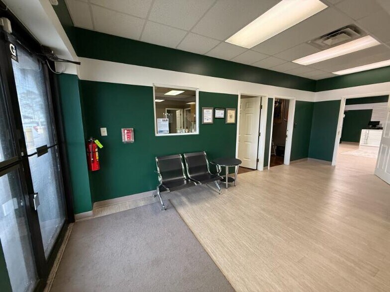 More Photos Of 794 E Main St, Tupelo Showroom For Sale