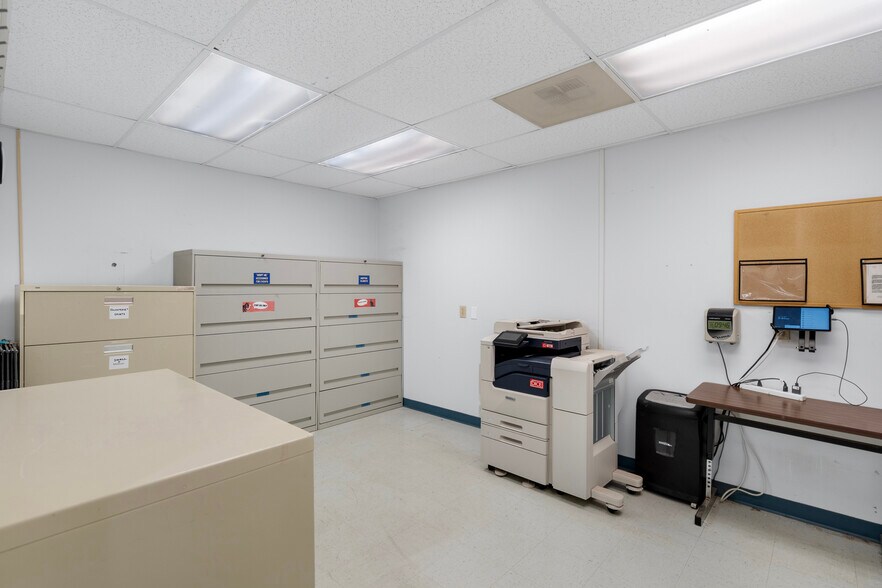 More Photos Of 3731 Berryville Pike, Charles Town Veterinarian Kennel For Sale