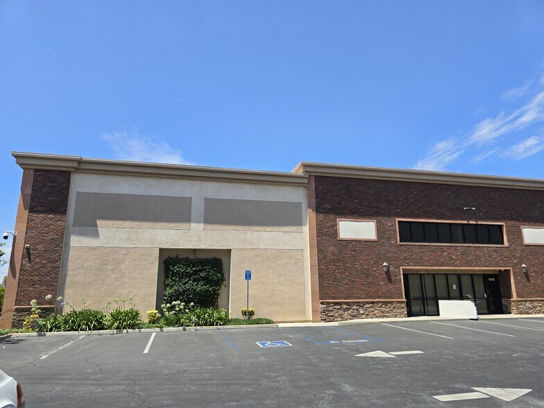 More Photos Of 920-968 W Palomares Ave, La Verne Warehouse For Lease