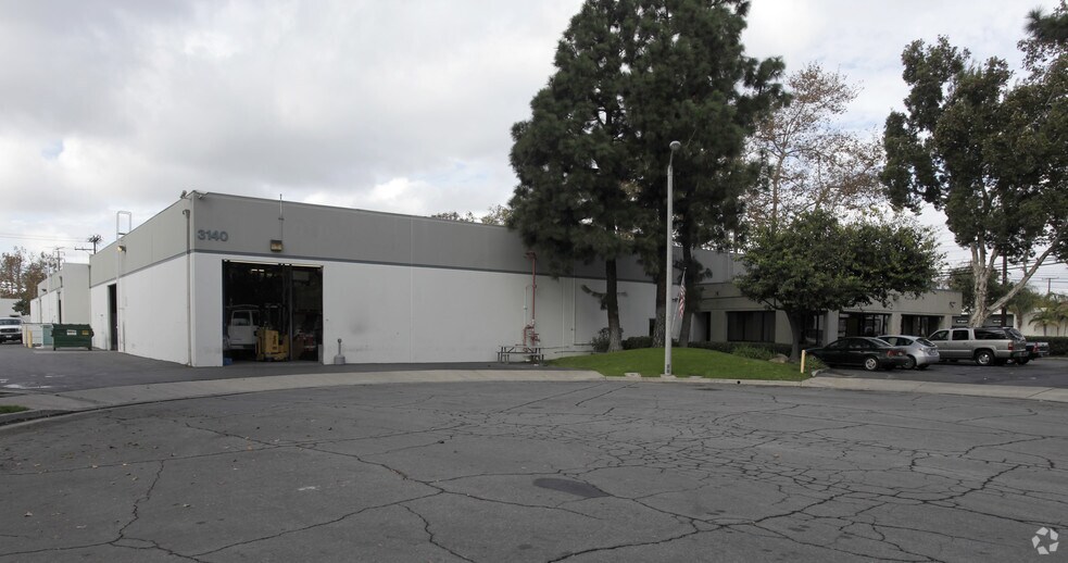 More Photos Of 3140 W Warner Ave, Santa Ana Warehouse For Lease