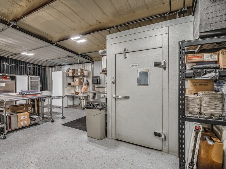 More Photos Of 106 NW 4th St, Lindsay Specialty For Sale