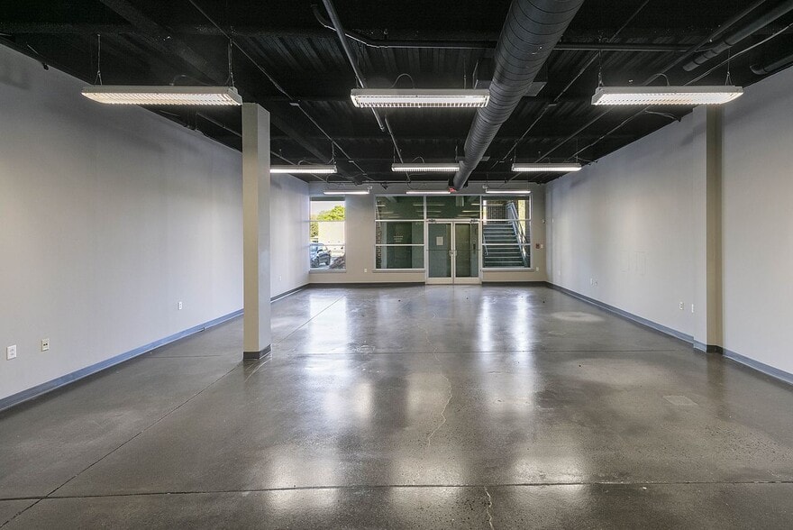 More Photos Of 1143 Oak Ridge Tpke, Oak Ridge Restaurant For Sale