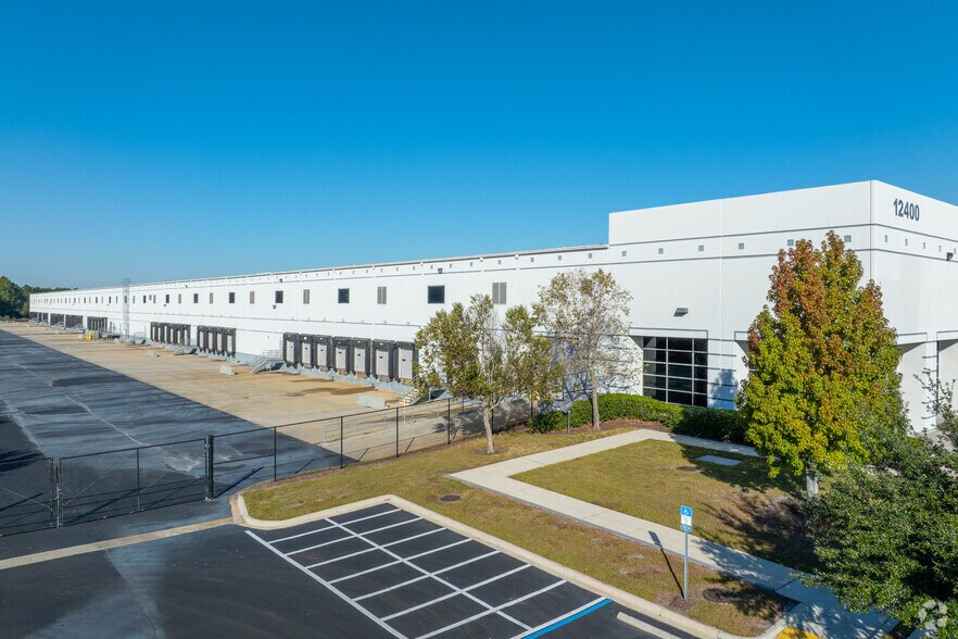 More Photos Of 12400 Presidents Ct, Jacksonville Warehouse For Lease