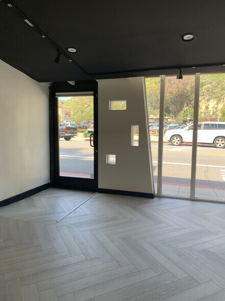 More Photos Of 480-506 Ocean Ave, Laguna Beach Storefront For Lease