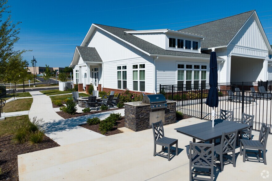 More Photos Of 5401 Commonwealth Centre Pky, Midlothian Apartments For Sale