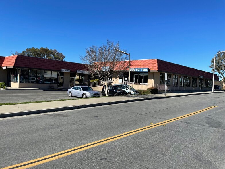 More Photos Of 23811 Bridger Rd, Lake Forest General Retail For Lease