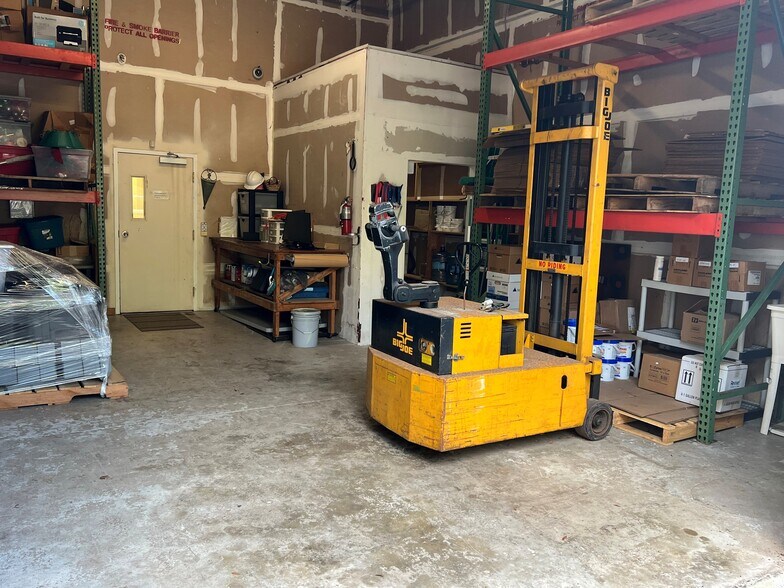 More Photos Of 880 Jupiter Park Dr, Jupiter Light Manufacturing For Sale