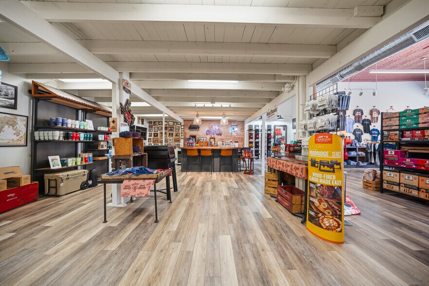 More Photos Of 114 W Main St, Waxahachie Storefront For Lease