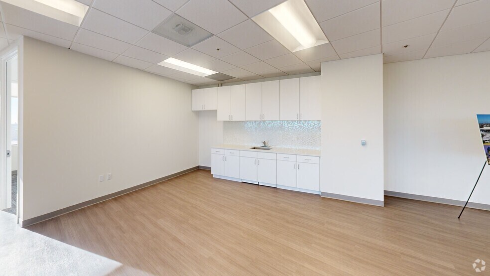 More Photos Of 21515 Hawthorne Blvd, Torrance Unknown For Lease