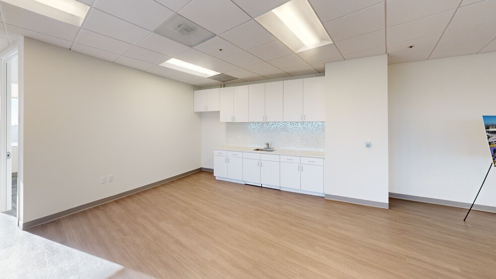 More Photos Of 21515 Hawthorne Blvd, Torrance Unknown For Lease