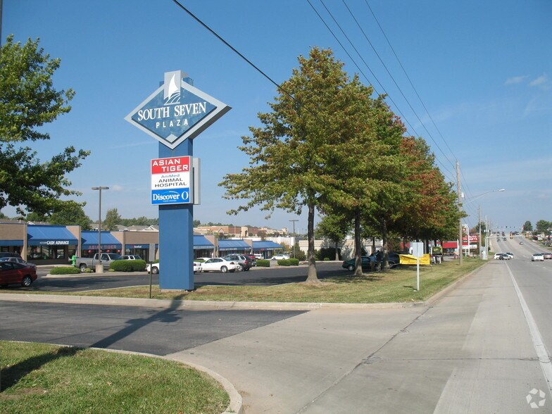 More Photos Of 1501-1715 SW 7 Hwy, Blue Springs Freestanding For Lease