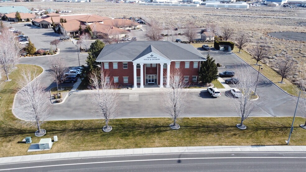 More Photos Of 6921 Crosswind Blvd, Kennewick Office For Lease