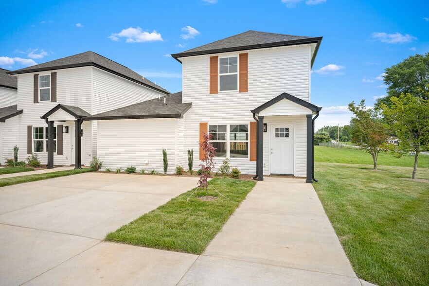 Primary Photo Of 119 Mullican St, McMinnville Apartments For Sale