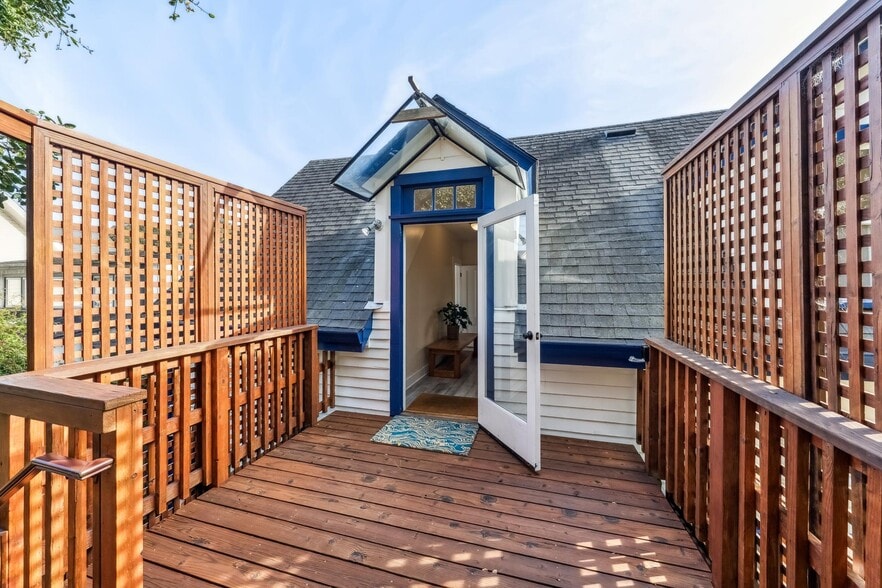More Photos Of 11 Wharf Rd, Bolinas General Retail For Sale