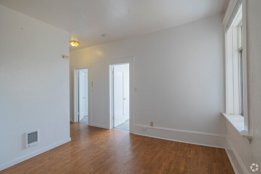 More Photos Of 498 25th St, Oakland Apartments For Sale