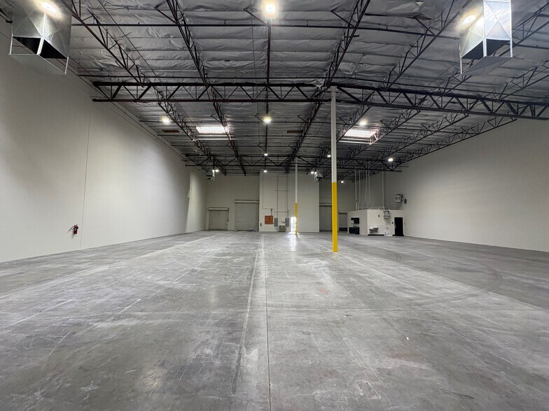 More Photos Of 1385 Pama Ln, Las Vegas Warehouse For Lease