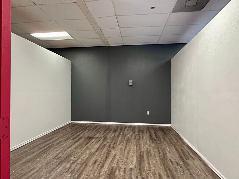 More Photos Of 8142 Shin Oak Dr, San Antonio Unknown For Lease