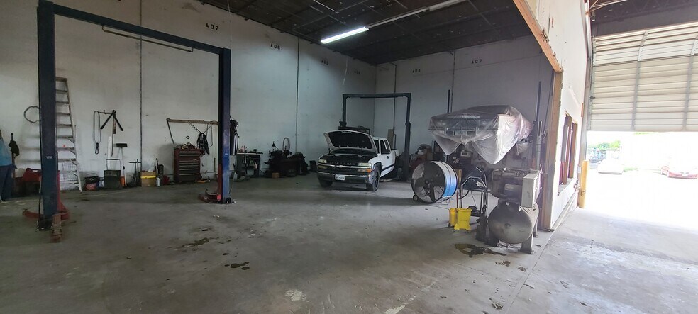 More Photos Of 2120 Vanco Dr, Irving Distribution For Lease